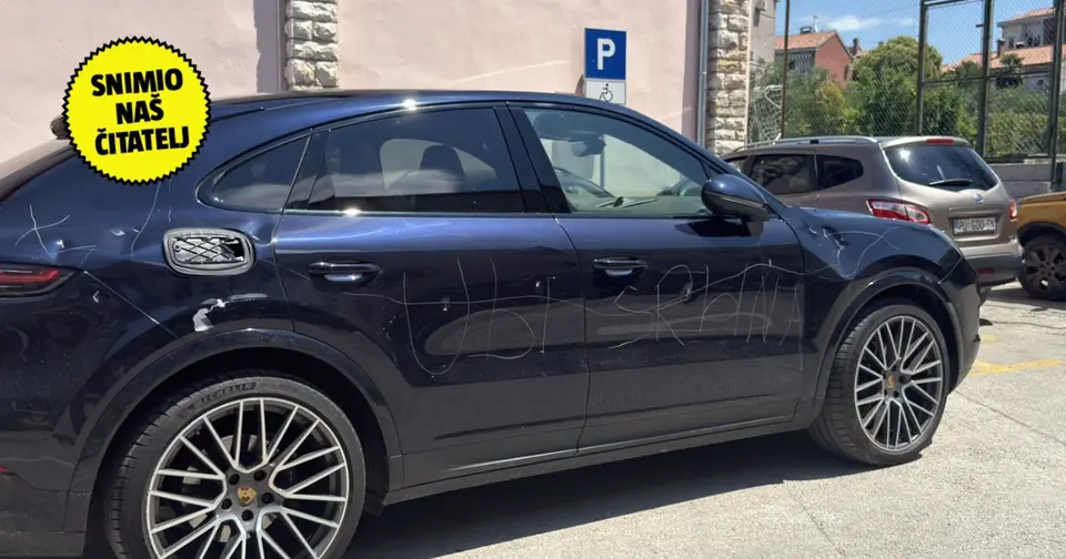 Vandalizam u Istri: oštećen auto s srpskim tablicama, napisana prijeteća poruka