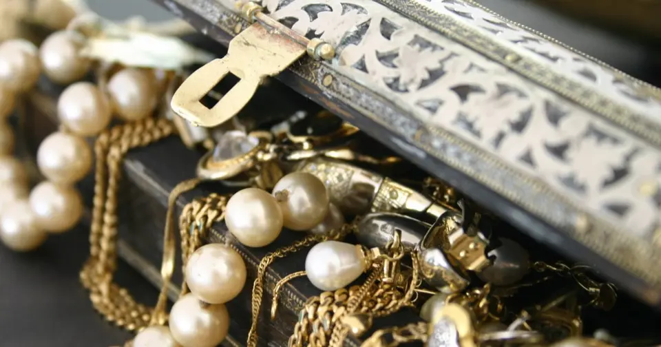 Major fraud against prominent shipping magnate – jewels worth €1 million stolen