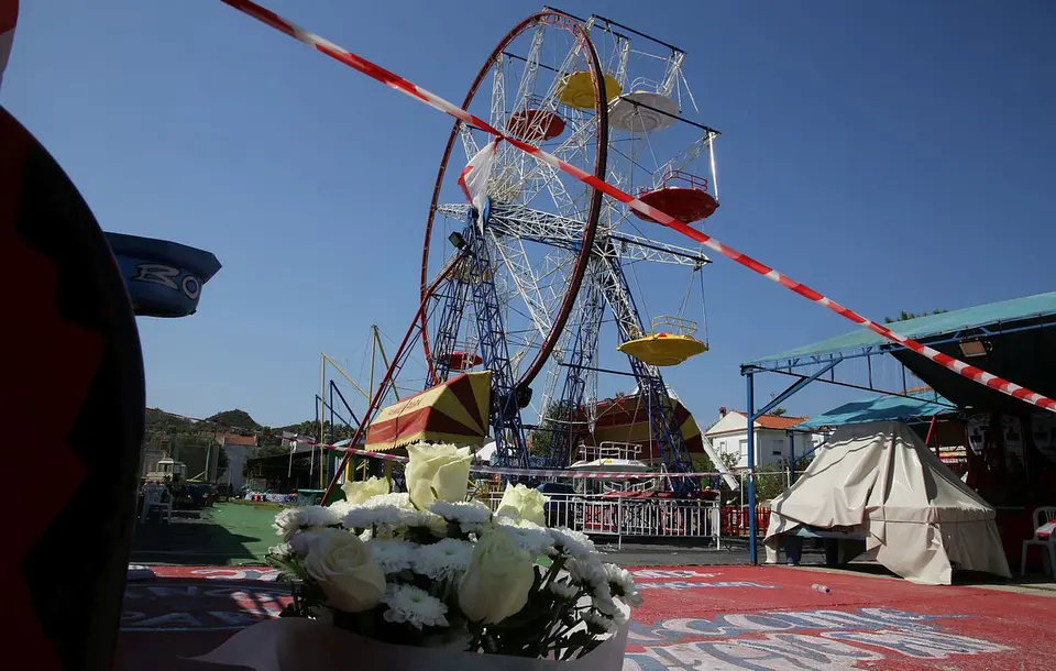 Death at Peukochori amusement park: father claims machine was found operating in Albania