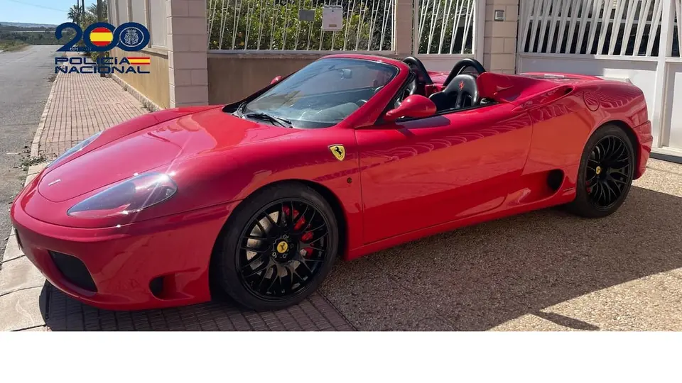 Detenido en Elche por vender una réplica ilegal de Ferrari construida sobre otro chasis