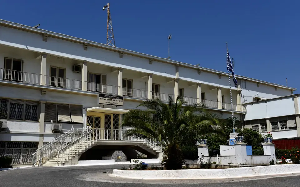 Korydallos Prison: Two correctional officers arrested over inmate escape