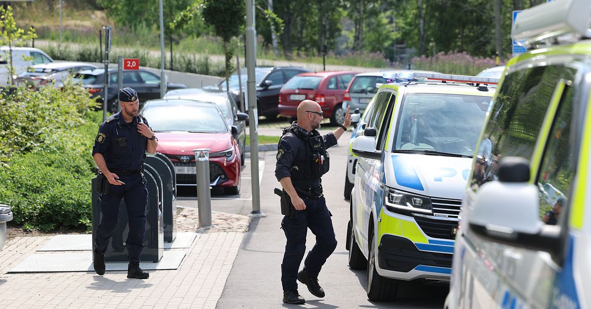 Kvinna gripen i Huddinge efter knivattack mot man