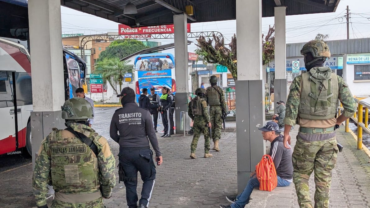 Sangrienta jornada en Esmeraldas y Santo Domingo: tres personas asesinadas y taxista desaparecido