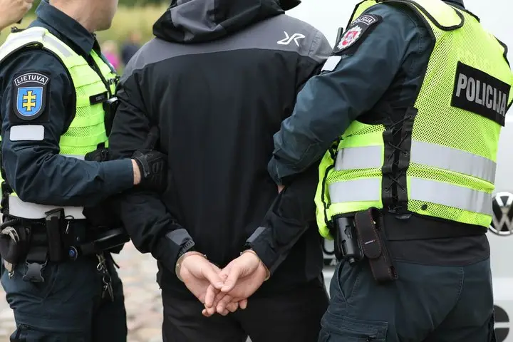 Kėdainiuose agresyvus kalinys, paleistas savaitgaliui, sukėlė incidentą