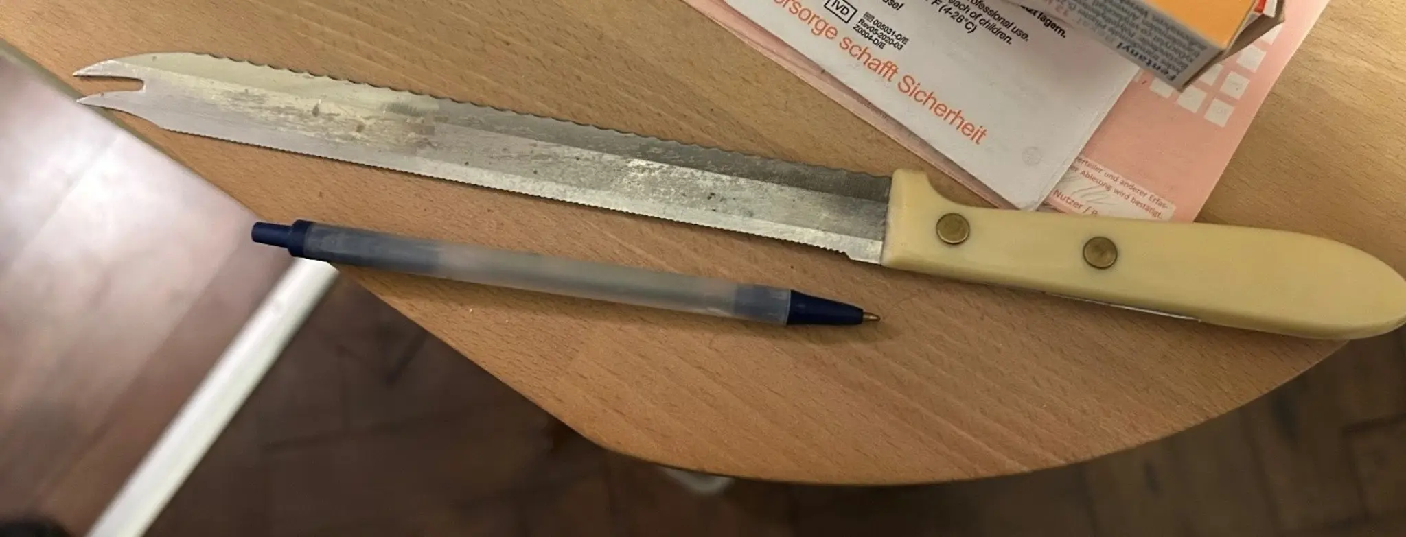 Mann bedroht Polizisten in Wien-Ottakring mit Messer und wird mit Pfefferspray überwältigt