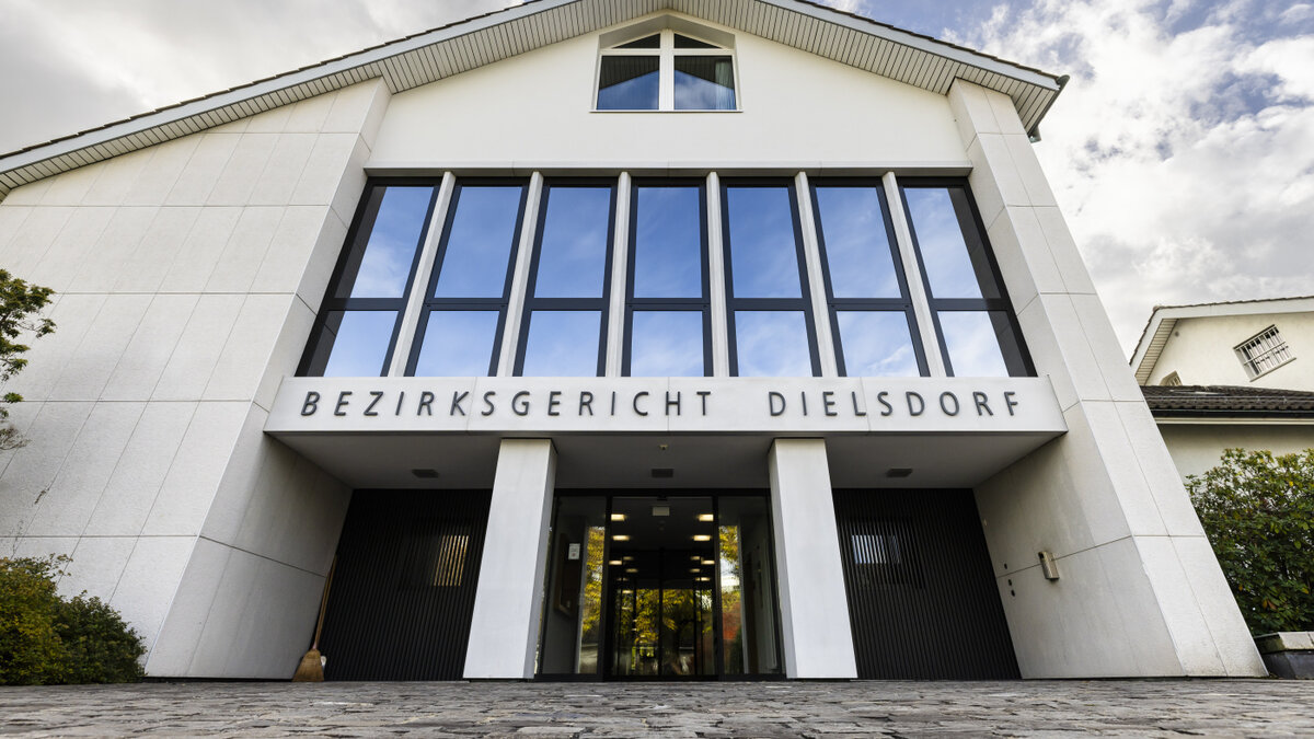 Jugendlicher nach Messerattacke auf jüdischen Mann in Zürich inhaftiert