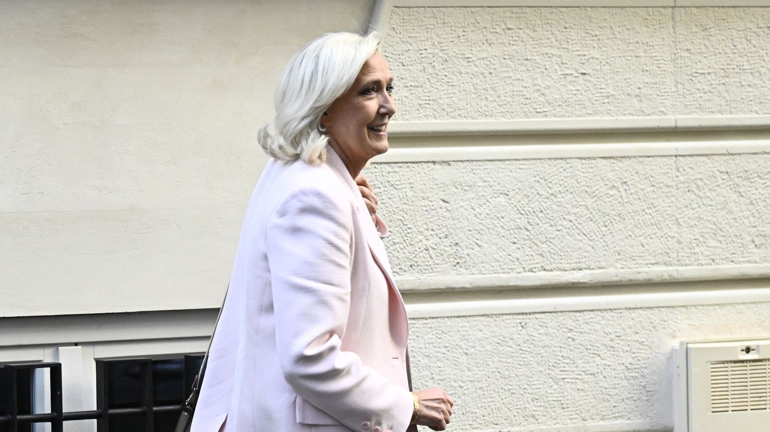 Peine réduite en appel pour Marine Le Pen : éligible en 2027, bracelet électronique confirmé