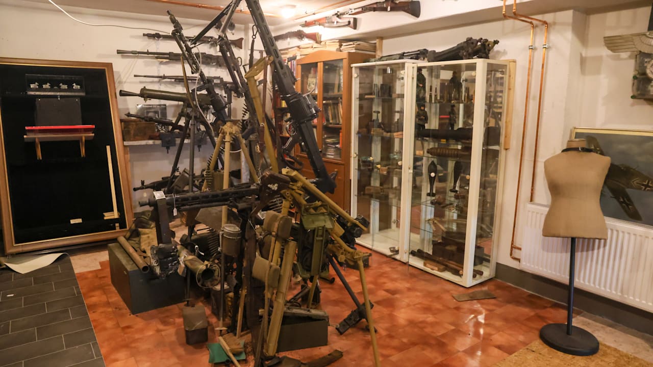 Riesiges Waffenarsenal in Remscheider Keller entdeckt – über 90.000 Patronen beschlagnahmt
