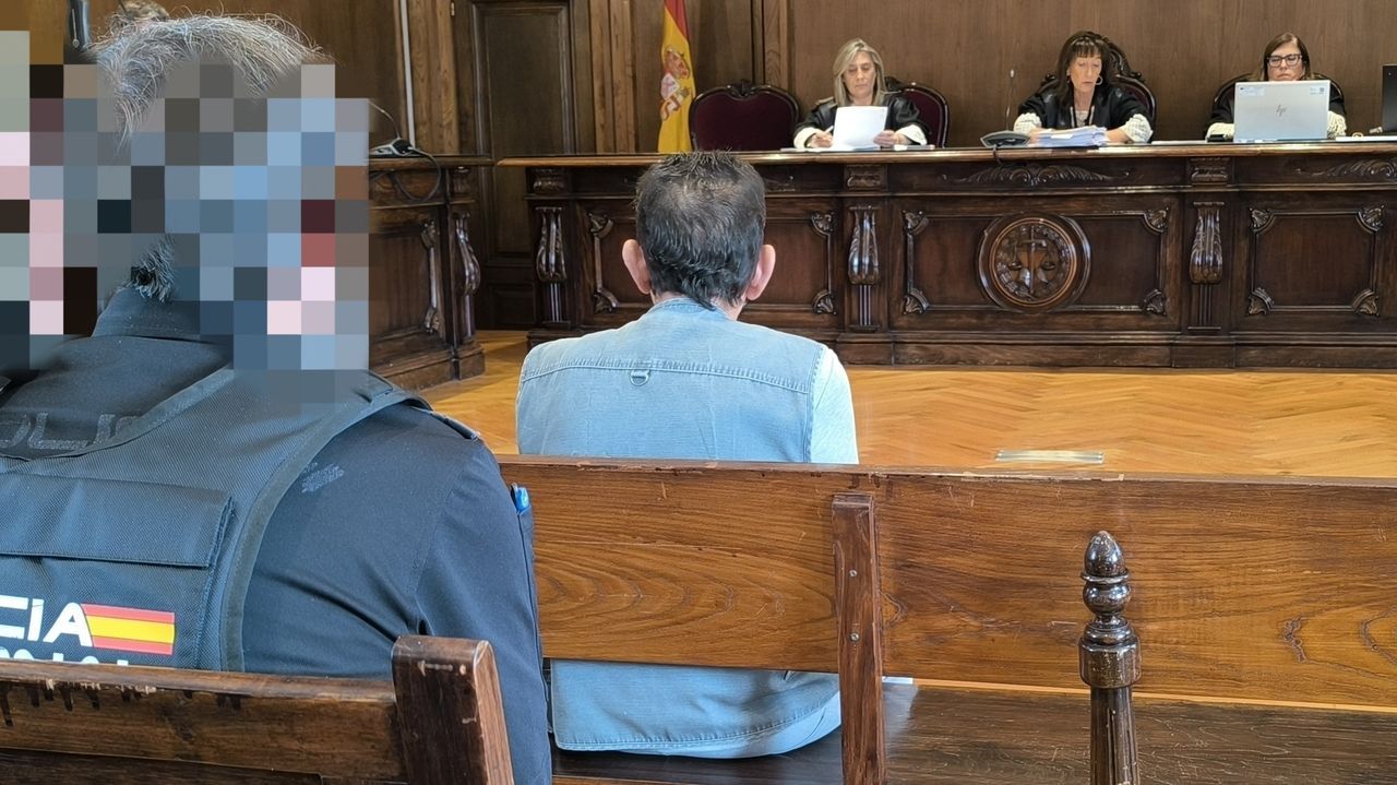 Revisión: Fiscal pide 17 años para un hombre por atacar a su exmujer con un arma blanca artesanal en Vigo