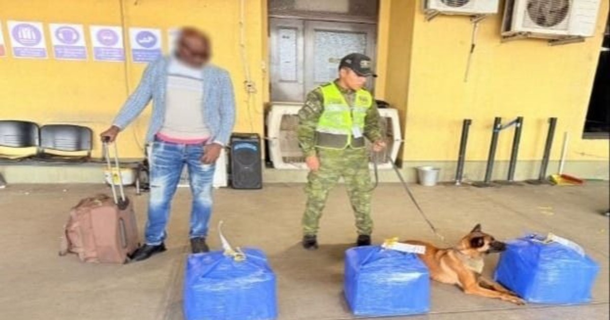Tres extranjeros detenidos con casi 100 kilos de cocaína en aeropuerto cruceño