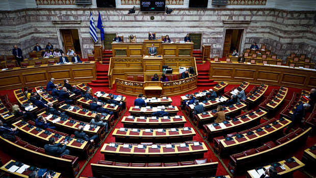 Θυελλώδης συνεδρίαση στην Επιτροπή Θεσμών για το σκάνδαλο των υποκλοπών