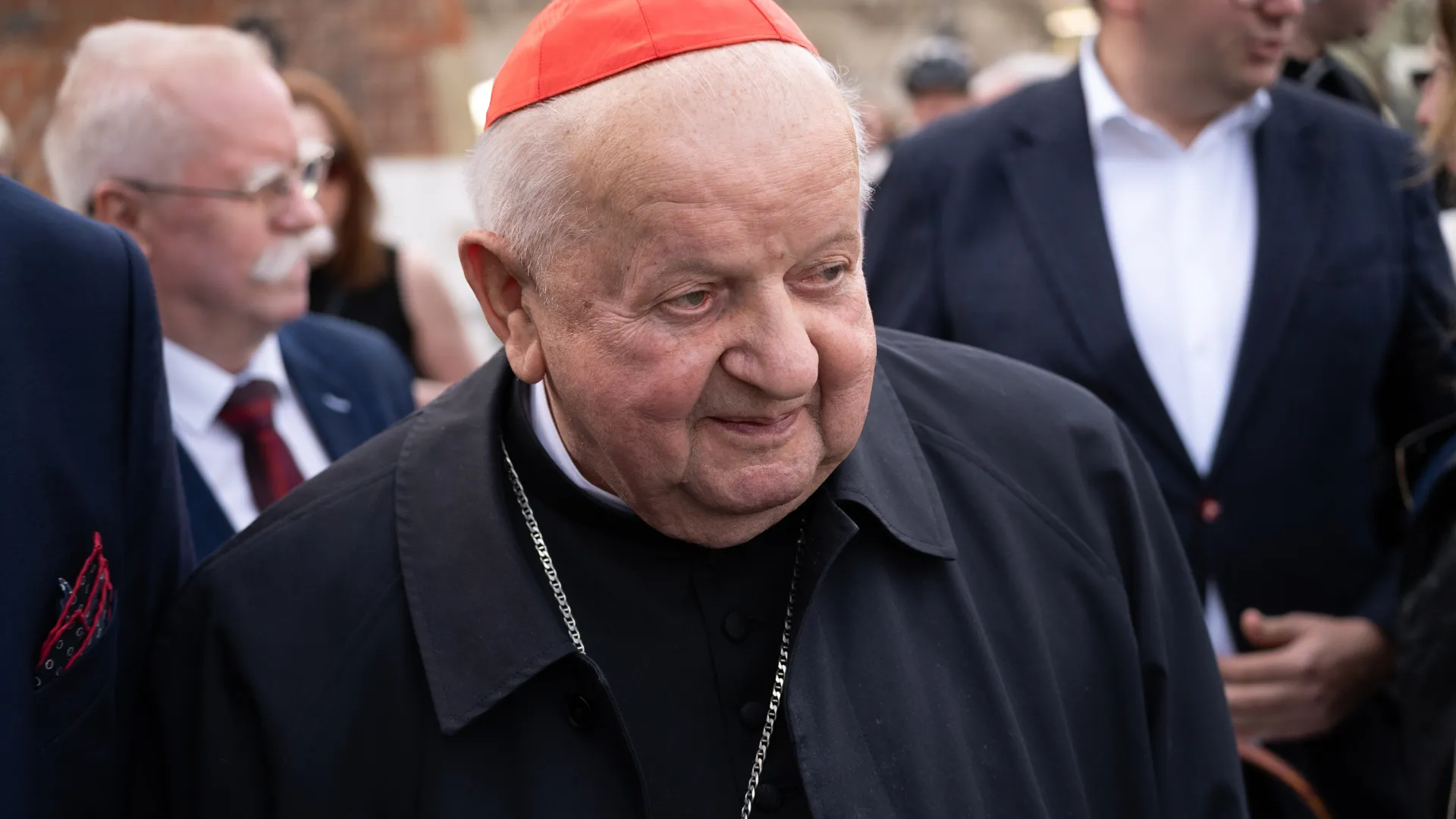 Sąd żąda dokumentów od kard. Dziwisza – grozi grzywna i przymusowe doprowadzenie