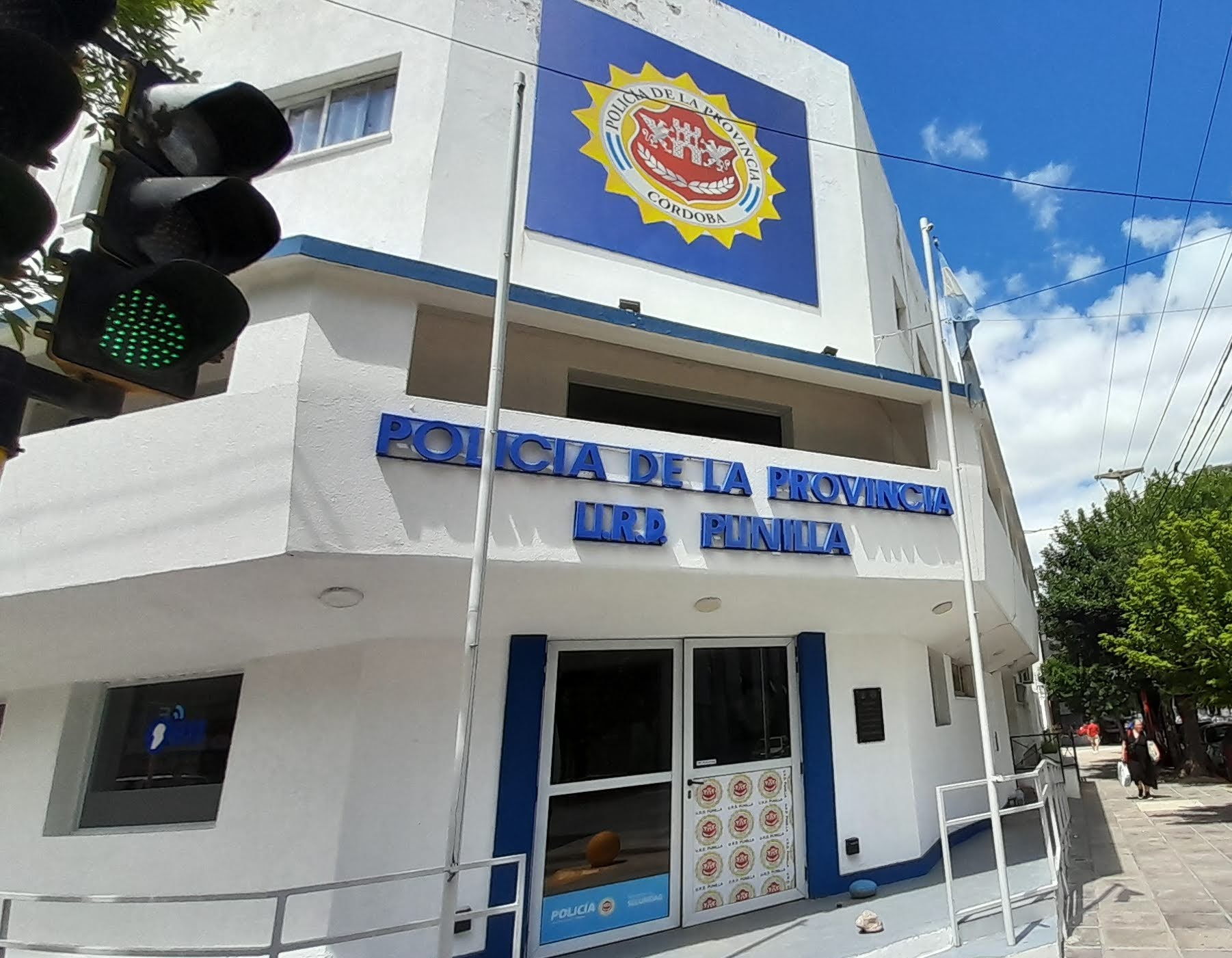 Joven detenida por agredir a un policía durante festejos en Carlos Paz