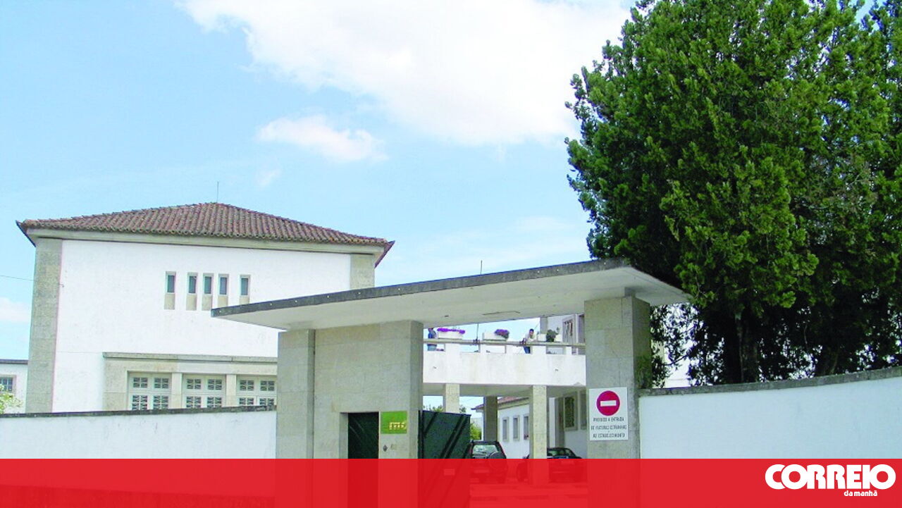 Homem de 55 anos em prisão preventiva por violar medidas de coação em Viseu