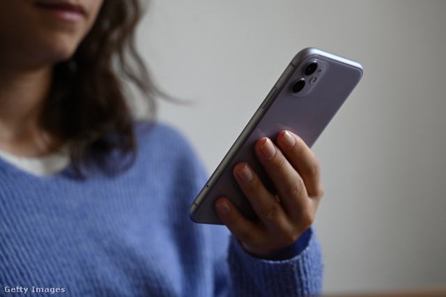 Rendőrnek adja ki magát a telefonos csaló – jelvényszám sem garancia