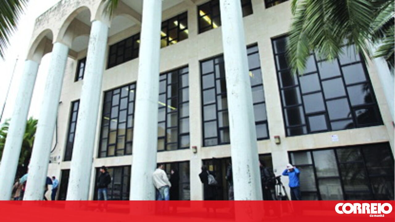 Homem de 41 anos detido em Oeiras por violência doméstica contra mulher e três filhos