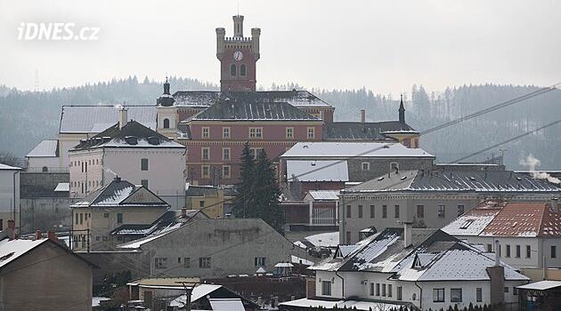 Státní zástupkyně žádá 28 let za vraždu ženy v Mírově. Obžalovaný ji ubodal tři týdny po propuštění z vězení