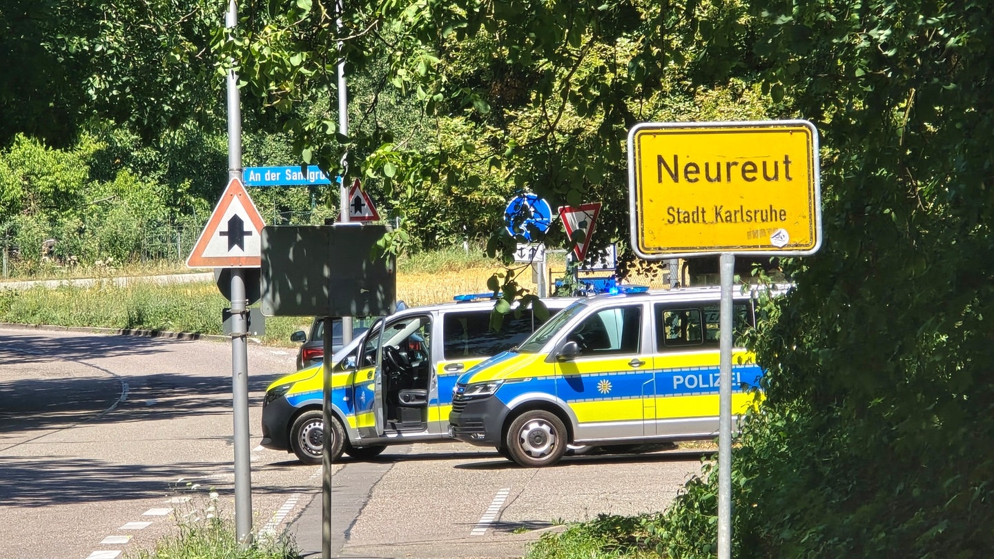 Mann bedroht Nachbarn mit Messer in Karlsruhe und flüchtet vor Polizei