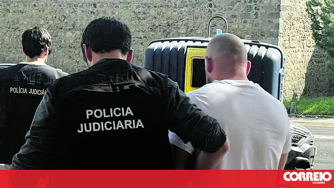 Brasileiro de 27 anos em prisão preventiva por invasão e esfaqueamento em Redondo