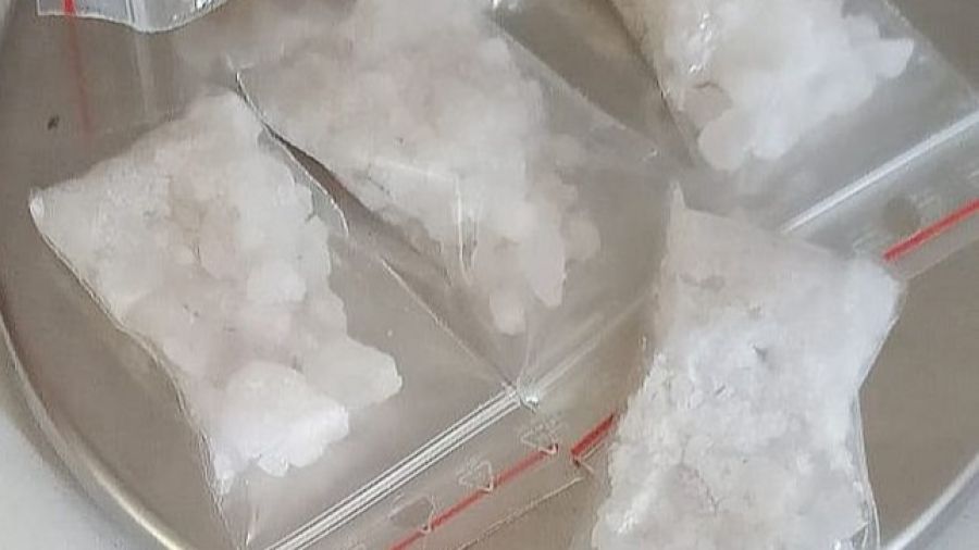 39-latek ukrywał narkotyki w paczce po papierosach. Stanie przed sądem