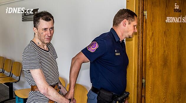 Soud řeší přípravu vražd v azylovém domě v Žatci, obžalovanému hrozí 20 let