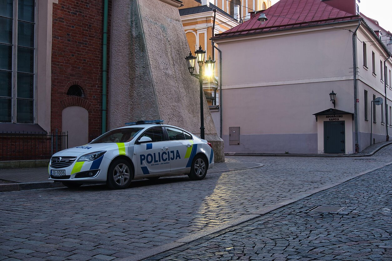 Rīgā izņem 1,5 milj. kontrabandas cigarešu; Lietuvas pilsonis apcietināts