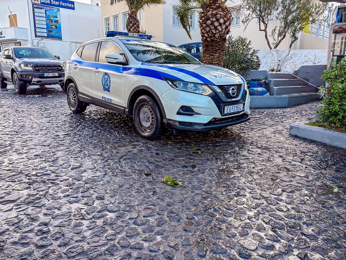 Συλλήψεις τριών ατόμων στην Ελλάδα για εμπρηστικές επιθέσεις κατά πολιτικών της ΝΔ