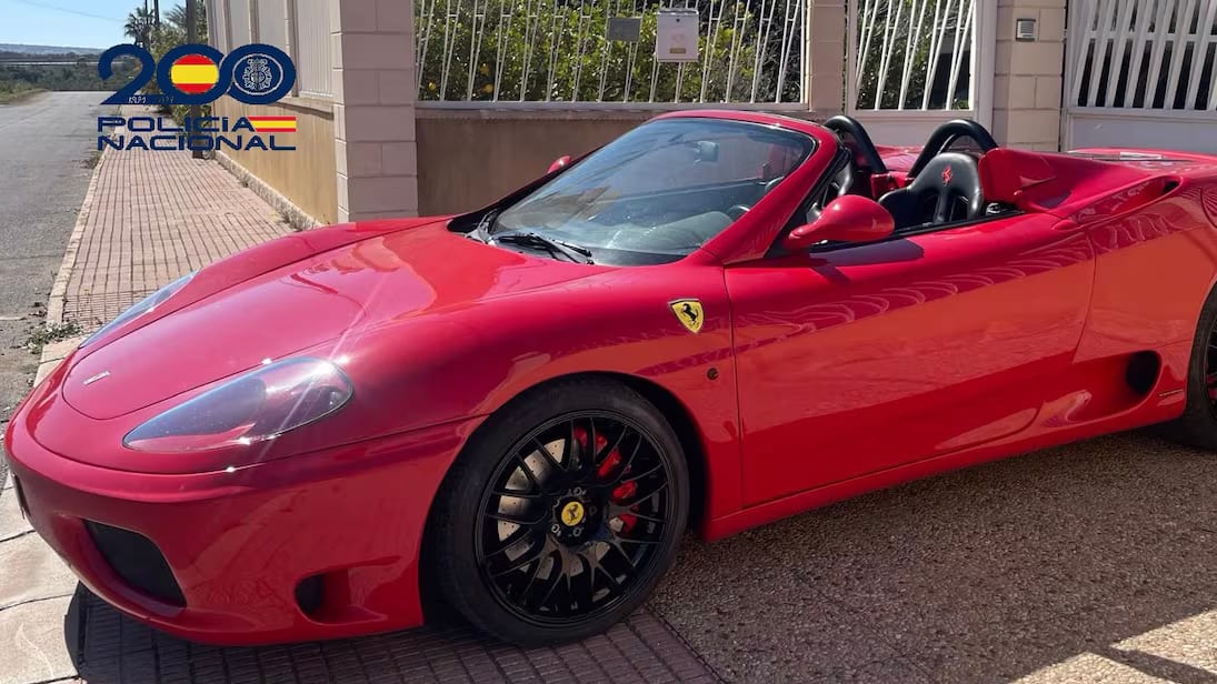 Policía incauta en Alicante un deportivo que imitaba un Ferrari 360 Spider