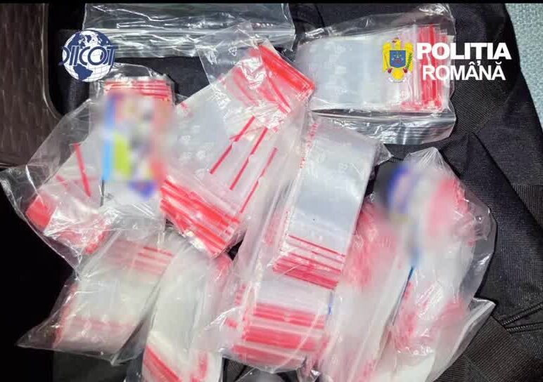 Captură de droguri la Bacău: stupefiante expediate din Marea Britanie, suspect arestat preventiv