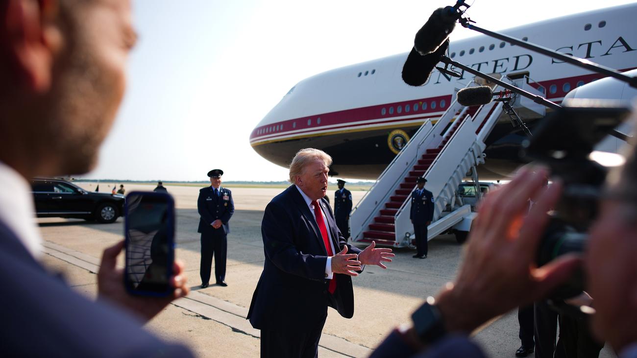 US Justice Department subpoenas New York Times reporters over Trump plane security stories
