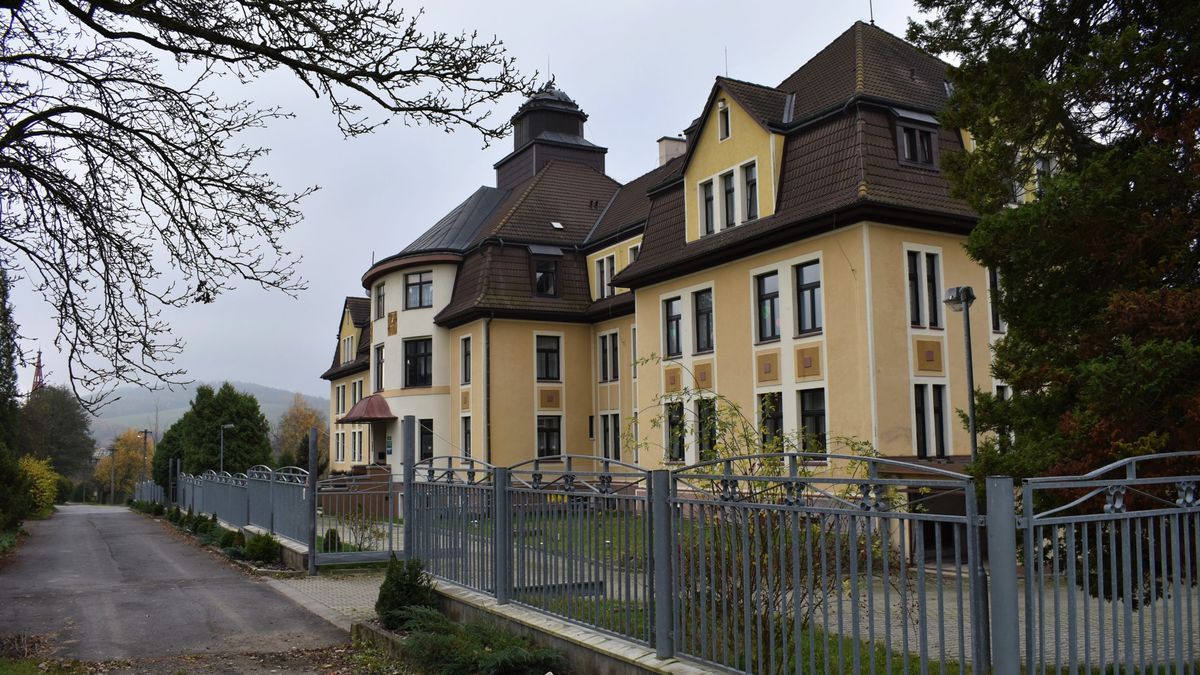 Podmíněný trest za napadení pedagogičky v chrastavském ústavu