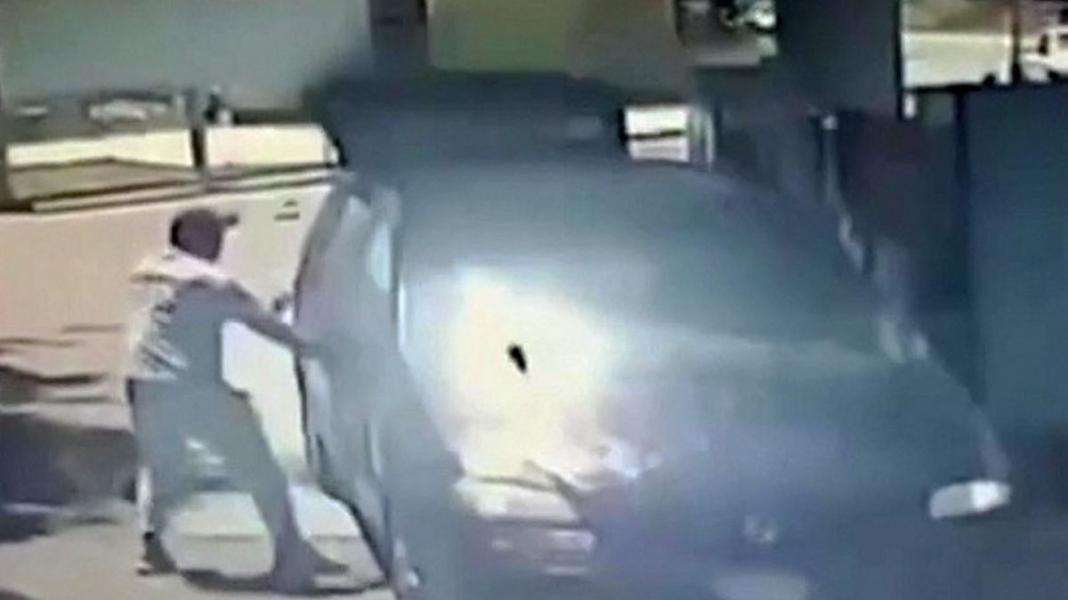 Quattro migranti bruciati vivi in auto in Calabria: arrestati due pakistani