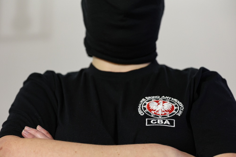 CBA zatrzymało strażnika więziennego z Łodzi. Mężczyzna miał wynieść dokumenty służbowe