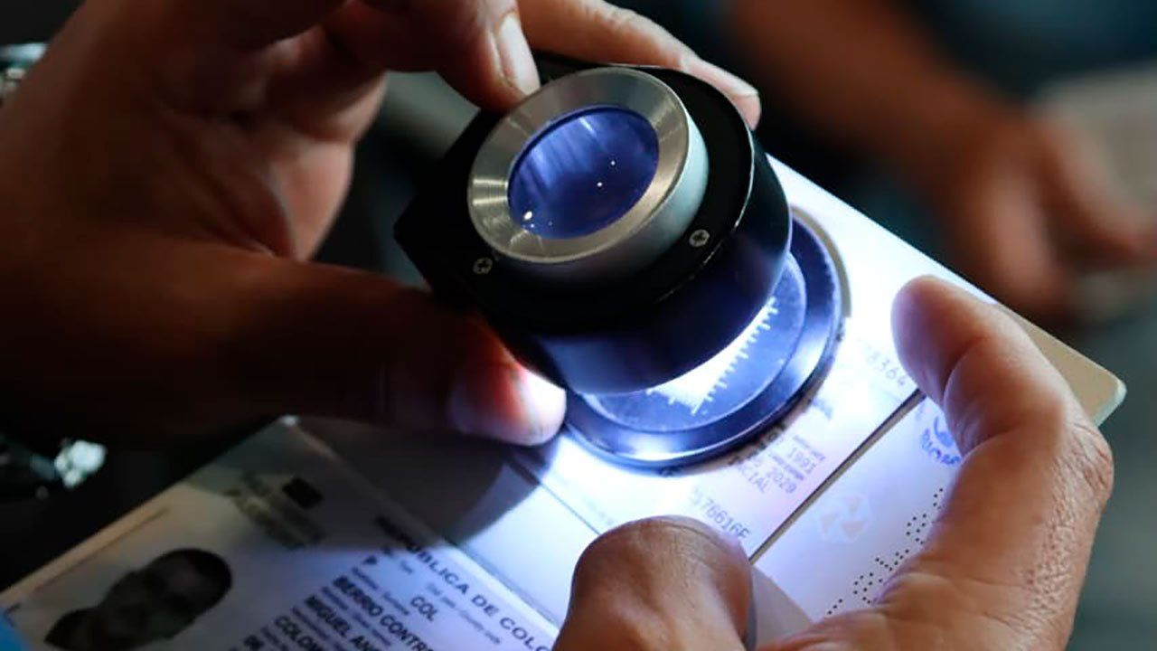 Más de 850 detenidos por fraude documental en controles migratorios colombianos