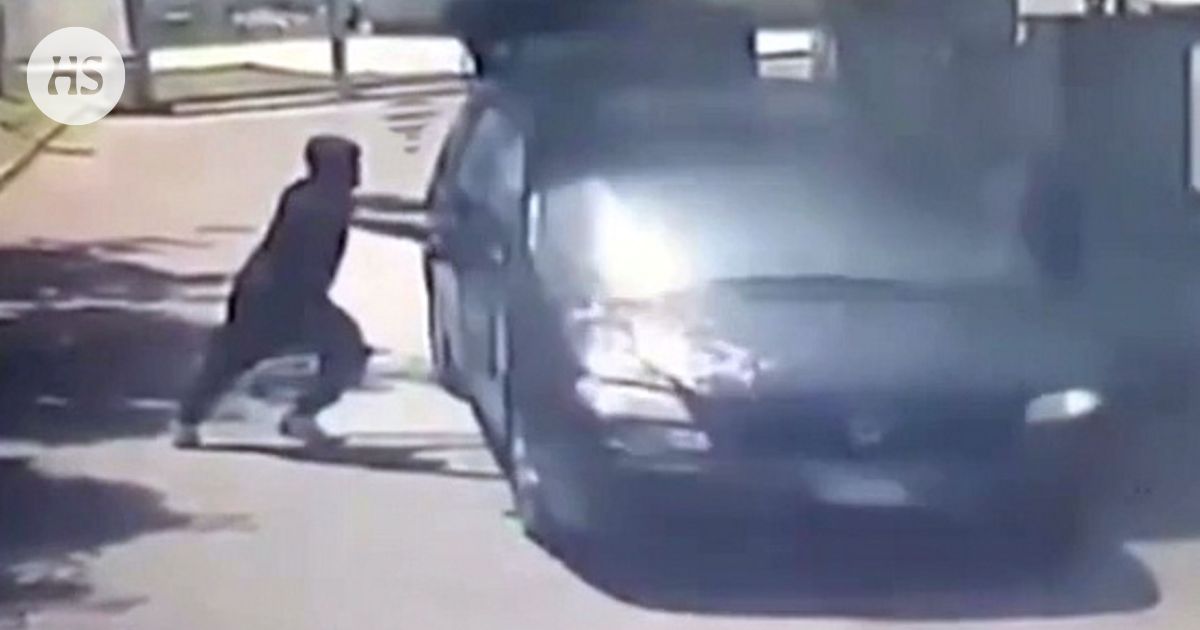 Quattro lavoratori migranti bruciati vivi in un'auto in Calabria, due pakistani fermati