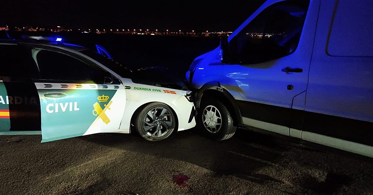 Arrestan a un hombre en Almería tras atropellar un vehículo oficial durante una operación contra el narco