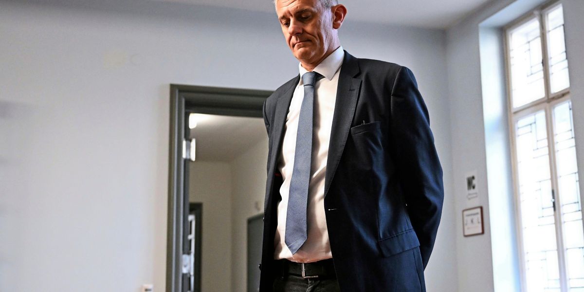 FPÖ-Langzeitfunktionär Schimanek nach Wiederbetätigungs-Urteil weiter in blauer Stelle