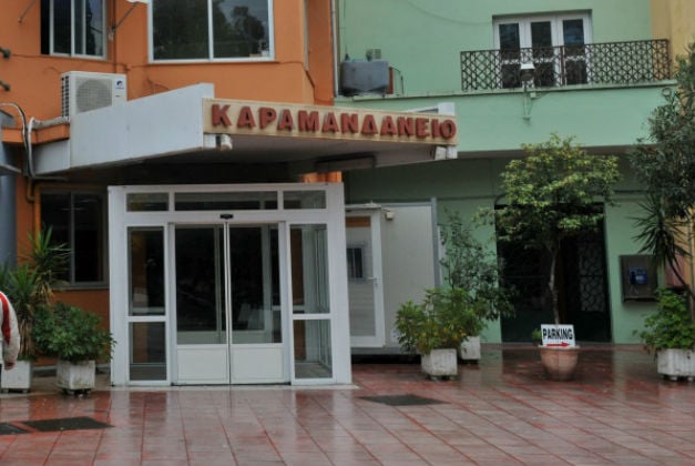 Συνελήφθη μητέρα 14χρονης που μεταφέρθηκε σε κατάσταση μέθης στο Καραμανδάνειο