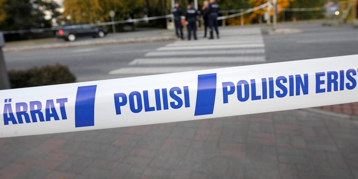 Kahdeksanvuotias sai syövyttävää nestettä päälleen koulun pihalla Vaasassa – poliisi löysi myös kaksi pullopommia