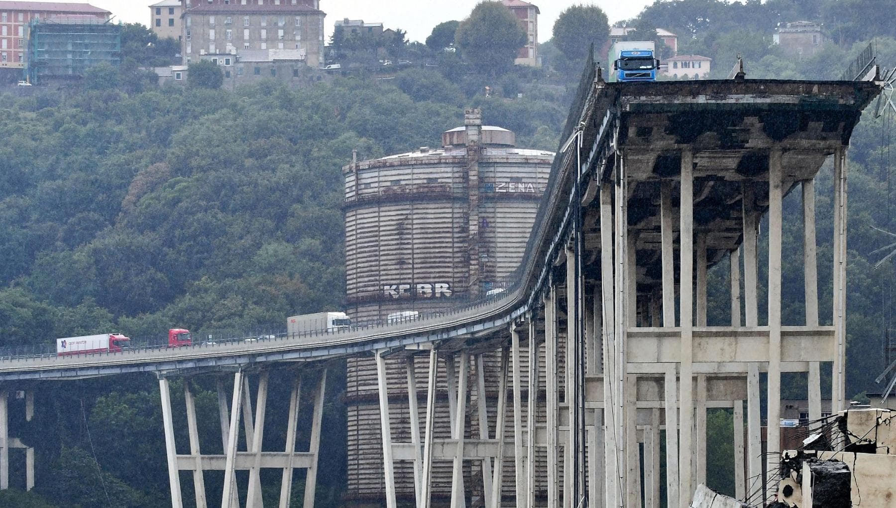 Ponte Morandi, oggi la sentenza: Castellucci rischia 18 anni per il crollo del viadotto