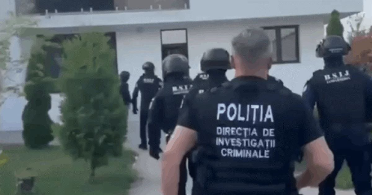 Bărbat de 50 de ani, acuzat că a condus o bandă de 23 de membri în Brăila