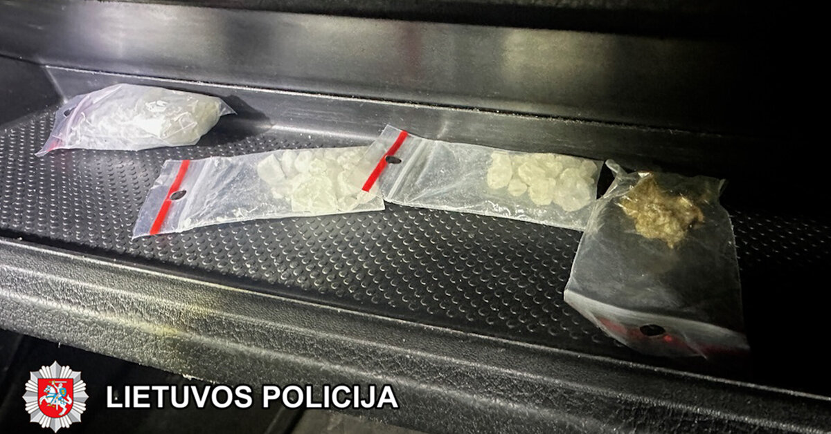 Eksklaipėdietis policininkas kaltinamas didelių narkotikų atsargų laikymu