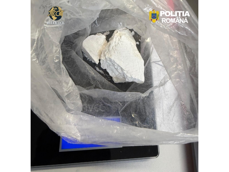 Trafic de droguri la Oradea: doi bărbați arestați, 100 grame de cocaină ridicate