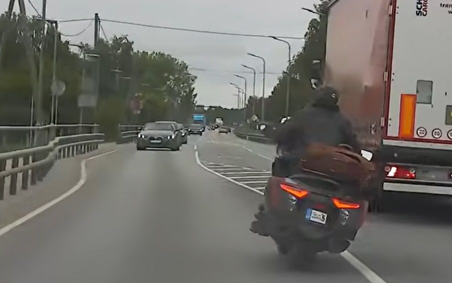 Igaunijas pilsonis ar motociklu bēg no policijas pa A7 šoseju