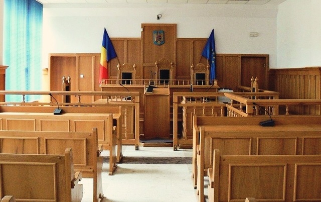 Doi procurori constănțeni, menținuți în arest preventiv de ICCJ