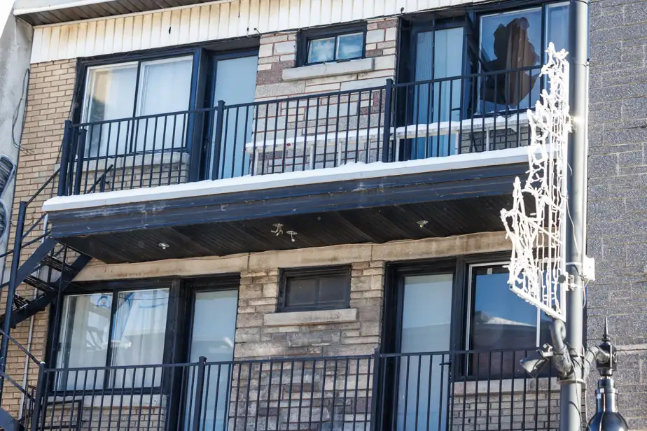 Montréal: Woman Pushed from Balcony on New Year's Day Dies from Injuries