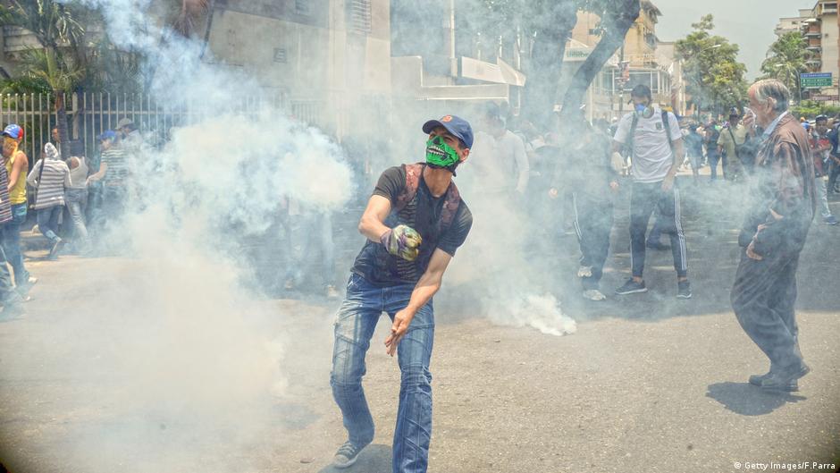 GNB dispersa con gases a manifestantes en Caracas que marchaban a la Defensoría