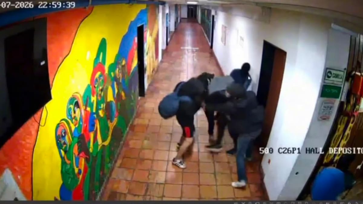 Tres estudiantes apuñalados en la Universidad Nacional de Bogotá por encapuchados