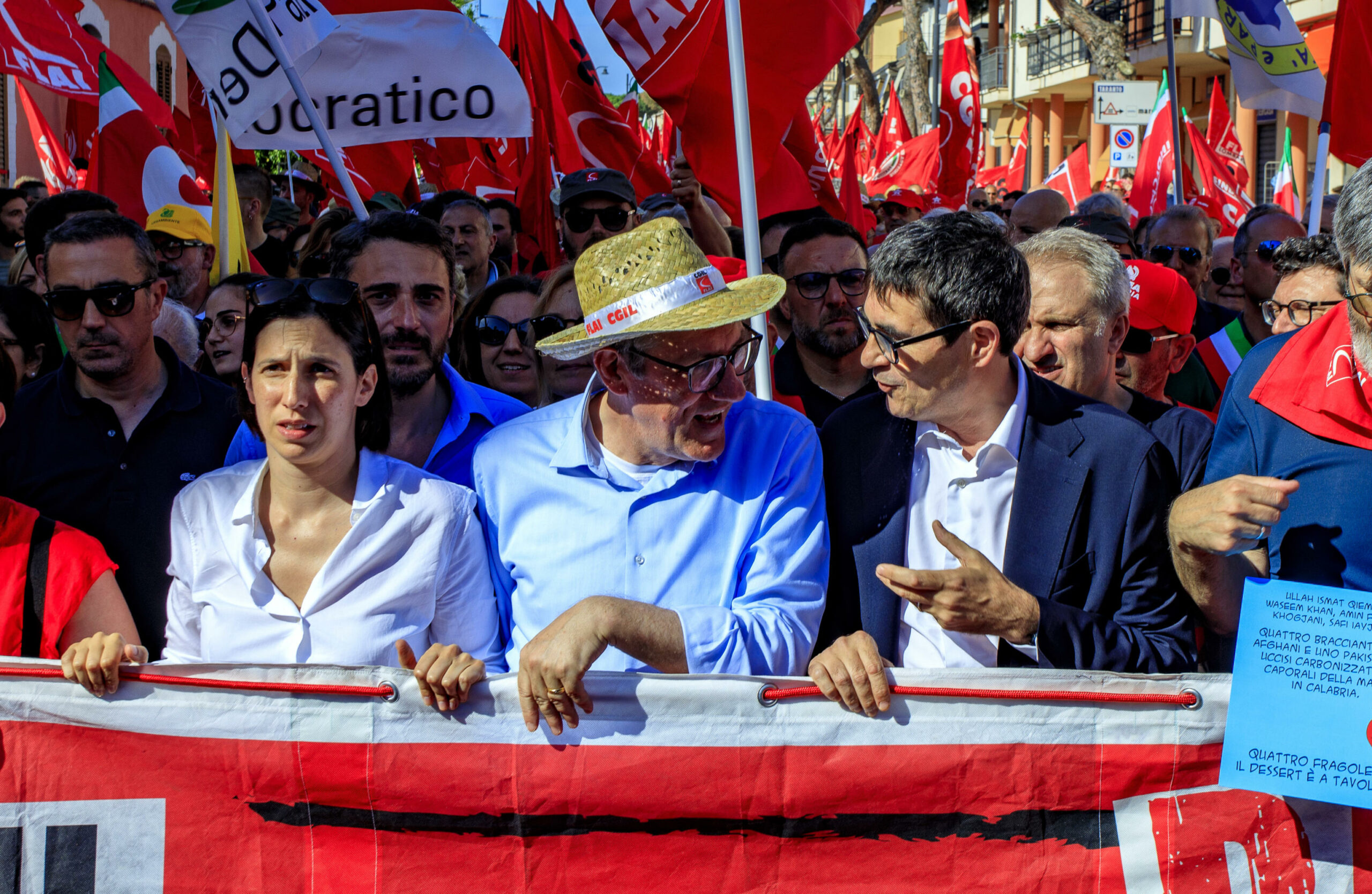 Amendolara: corteo per i quattro braccianti bruciati vivi
