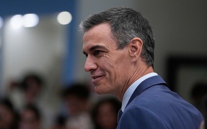 La policía registra la sede del PSOE en medio del escándalo de corrupción